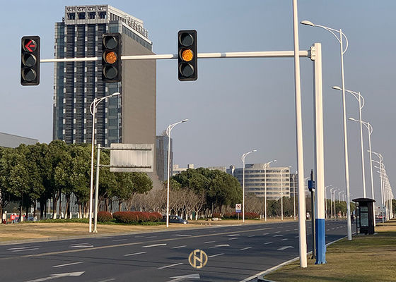 خرید 8m Hot Dip Galvanized Traffic Signal Pole Wind Resistance online manufacture